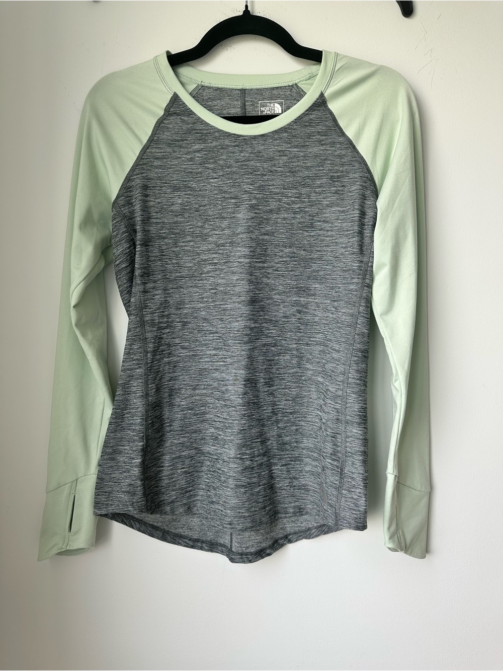 The North Face Women’s Long-Sleeve Raglan Top - Heather Gray & Pale Green Size S